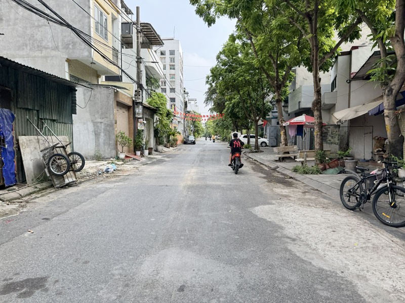 Cần bán 61m2 đất thổ cư ngõ 255 Thanh Am. Gần hồ và đường 40m Đoàn Khuê - Nam Đuống 5