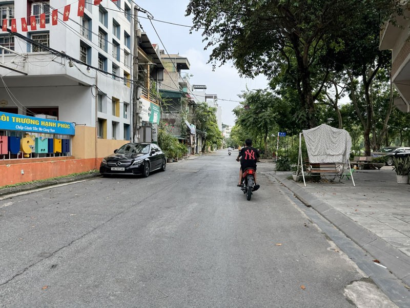 Cần bán 61m2 đất thổ cư ngõ 255 Thanh Am. Gần hồ và đường 40m Đoàn Khuê - Nam Đuống 6