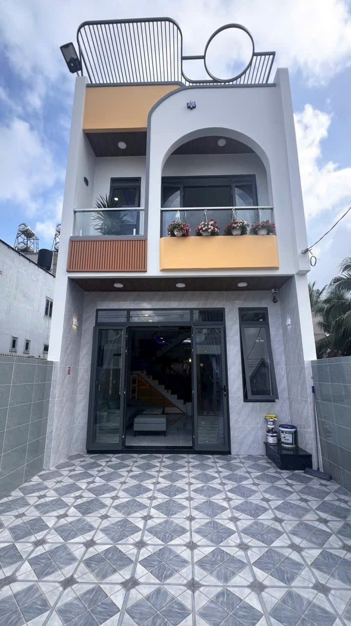 Bán nhà mới xây / 824 , Mỹ Hạnh Nam dt 125m2 , 1 lầu , 4pn, 3wc giá 3,4 tỷ 3