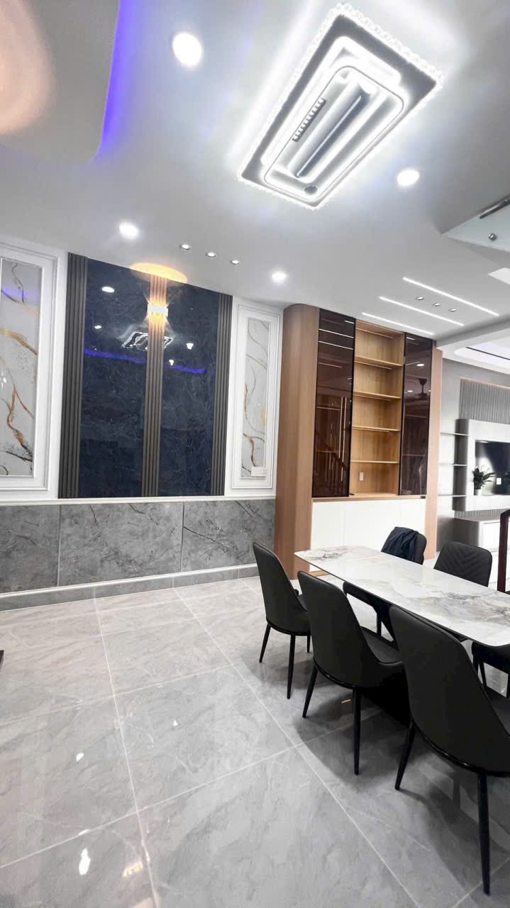 Bán nhà mới xây / 824 , Mỹ Hạnh Nam dt 125m2 , 1 lầu , 4pn, 3wc giá 3,4 tỷ 9
