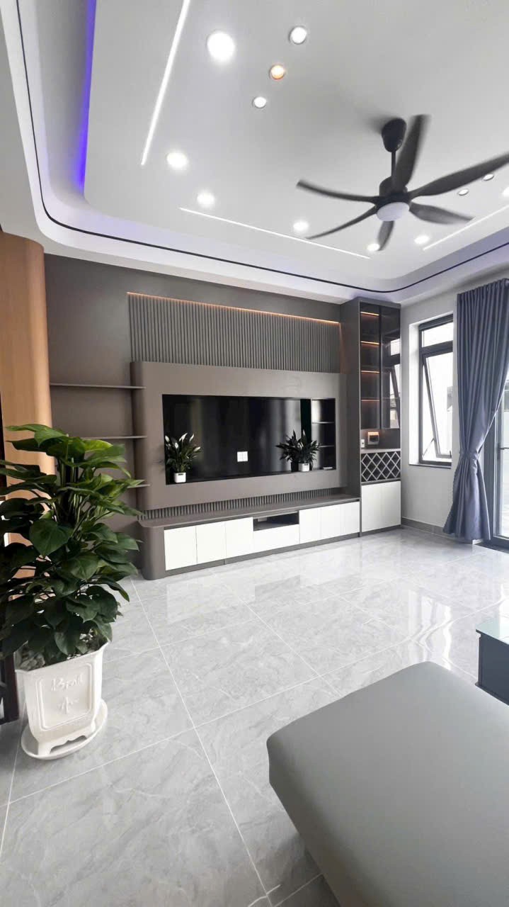 Bán nhà mới xây / 824 , Mỹ Hạnh Nam dt 125m2 , 1 lầu , 4pn, 3wc giá 3,4 tỷ 10