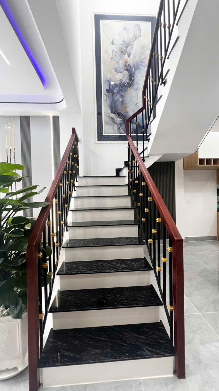 Bán nhà mới xây / 824 , Mỹ Hạnh Nam dt 125m2 , 1 lầu , 4pn, 3wc giá 3,4 tỷ 12