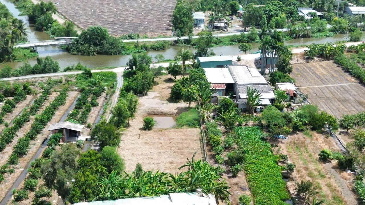 Bán đất view kênh đường beton tải 8 tấn xã Bình Đức tdt 1668m2 ( 200m2 thổ) giá 2,85 tỷ 5