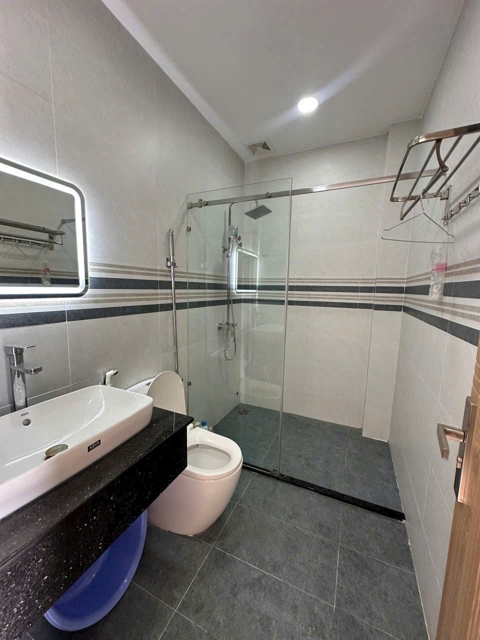 Bán nhà hẻm đường số 3, BHH dt 51m2 , 2 lầu  3pn, 3wc, sân thượng tặng full nội thất giá 6,9 tỷ