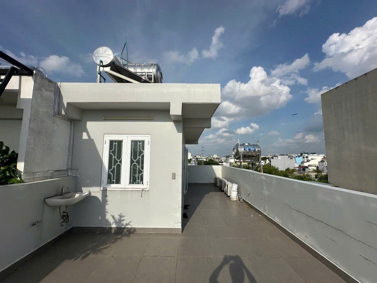 Bán nhà hẻm đường số 3, BHH dt 51m2 , 2 lầu  3pn, 3wc, sân thượng tặng full nội thất giá 6,9 tỷ 2