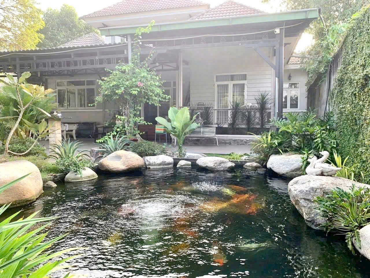 Bán biệt thự sân vườn nghỉ dưỡng xã Tân Thông Hội tdt 2000m2 ( 300m2 thổ) 3pn, 2wc giá 16 tỷ 5