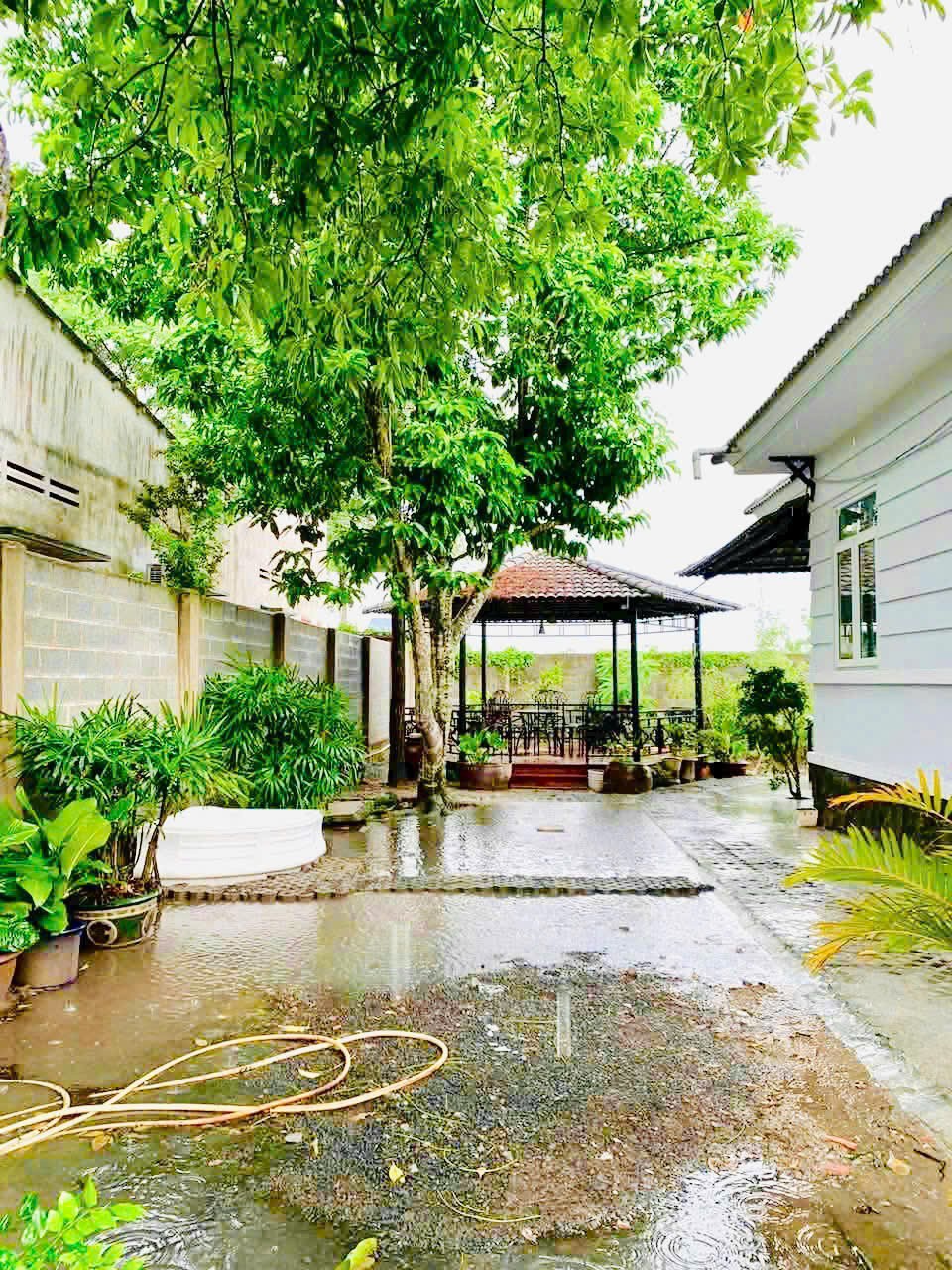 Bán biệt thự sân vườn nghỉ dưỡng xã Tân Thông Hội tdt 2000m2 ( 300m2 thổ) 3pn, 2wc giá 16 tỷ 7