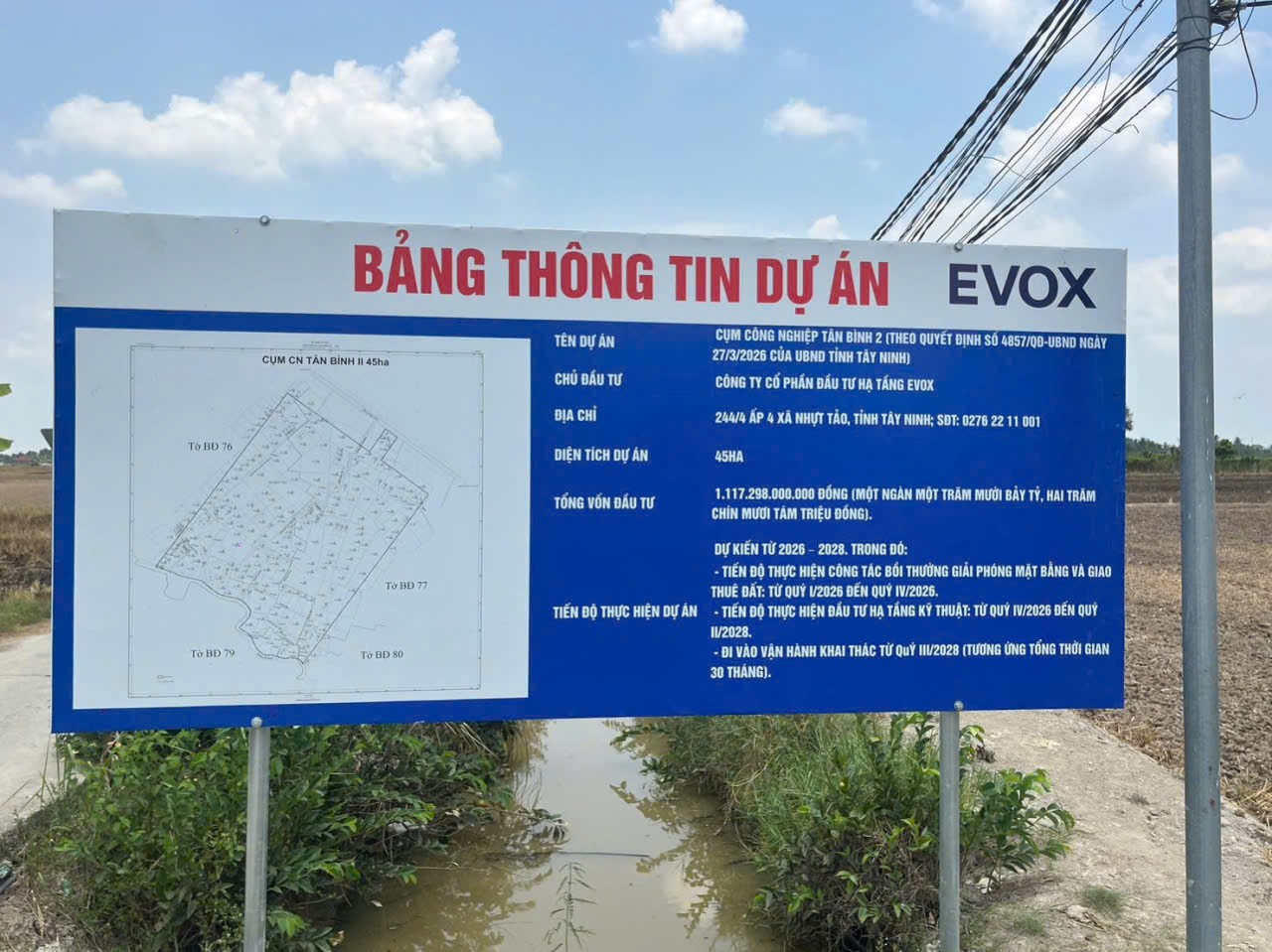 Bán 3 lô thổ cư liền kề đường oto đá xanh view kênh , xã Tân Bình, Tân Trụ dt 135m2 giá 499 triệu/ 2