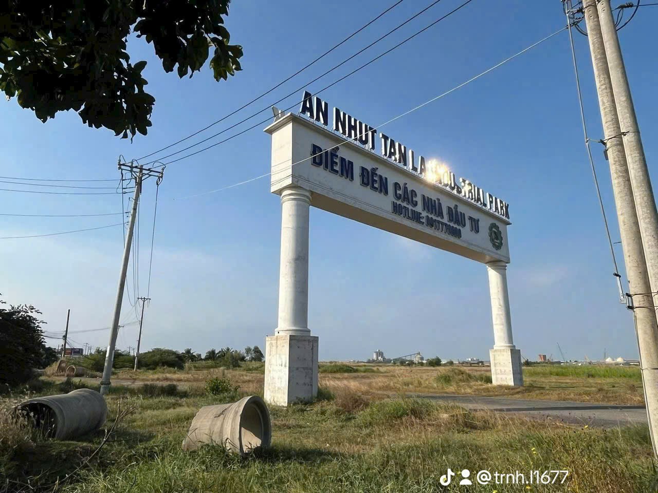 Bán 3 lô thổ cư liền kề đường oto đá xanh view kênh , xã Tân Bình, Tân Trụ dt 135m2 giá 499 triệu/ 3