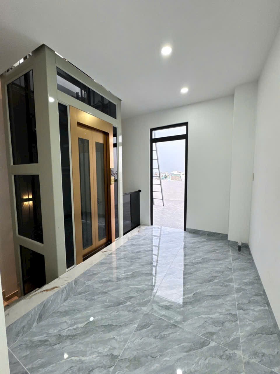 Bán nhà hẻm đường Bình Thành , Bình Hưng Hòa B , dt 67,5m2 , 3 lầu 5pn,5wc giá 8,3 tỷ 5