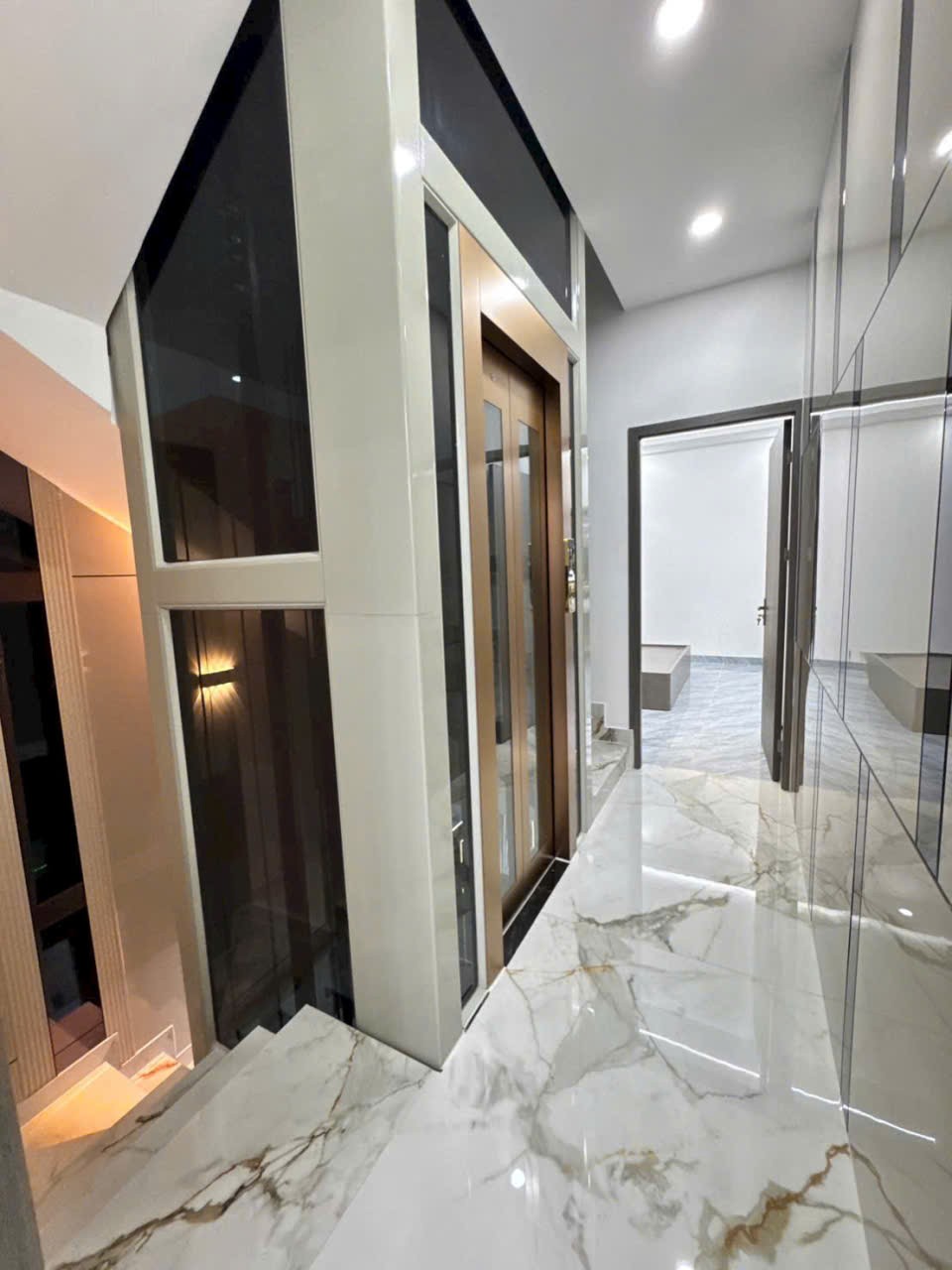 Bán nhà hẻm đường Bình Thành , Bình Hưng Hòa B , dt 67,5m2 , 3 lầu 5pn,5wc giá 8,3 tỷ 10