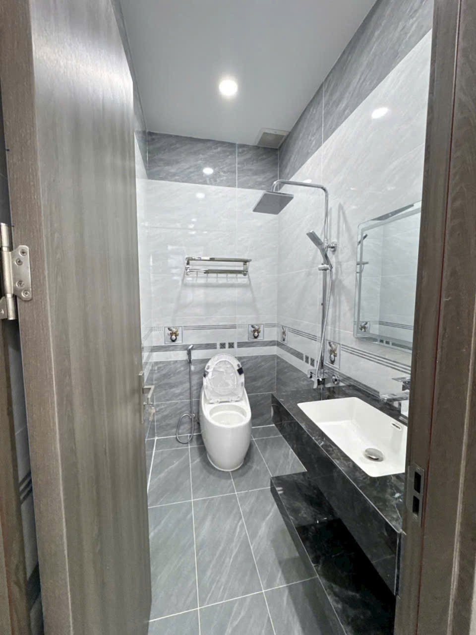 Bán nhà hẻm đường Bình Thành , Bình Hưng Hòa B , dt 67,5m2 , 3 lầu 5pn,5wc giá 8,3 tỷ 15