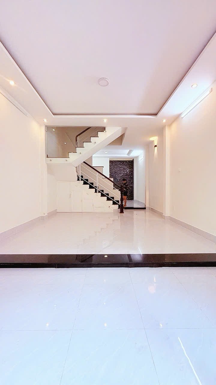 Nhà phố 2 tầng, hàng xóm Vạn Phúc - 55m2 – Nhỉnh 6 tỷ - Đường 6m – Ôtô dậu trước nhà 2