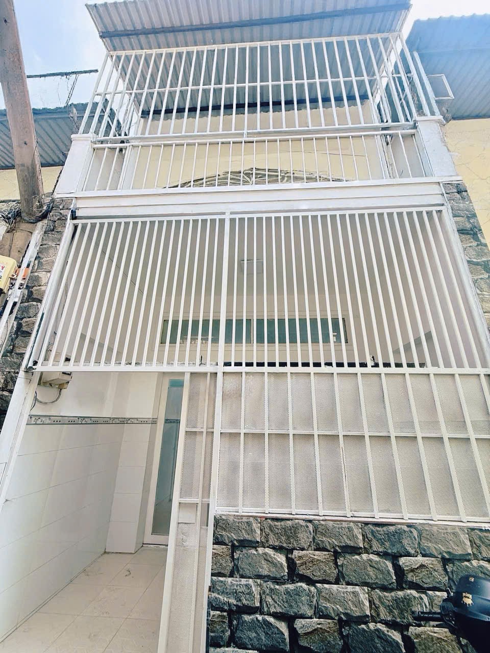Nhà phố đối diện Vạn Phúc - 50m2 – Nhỉnh 4 tỷ - Khu vực có nhiều chung cư, Tiện ích đầy đủ
