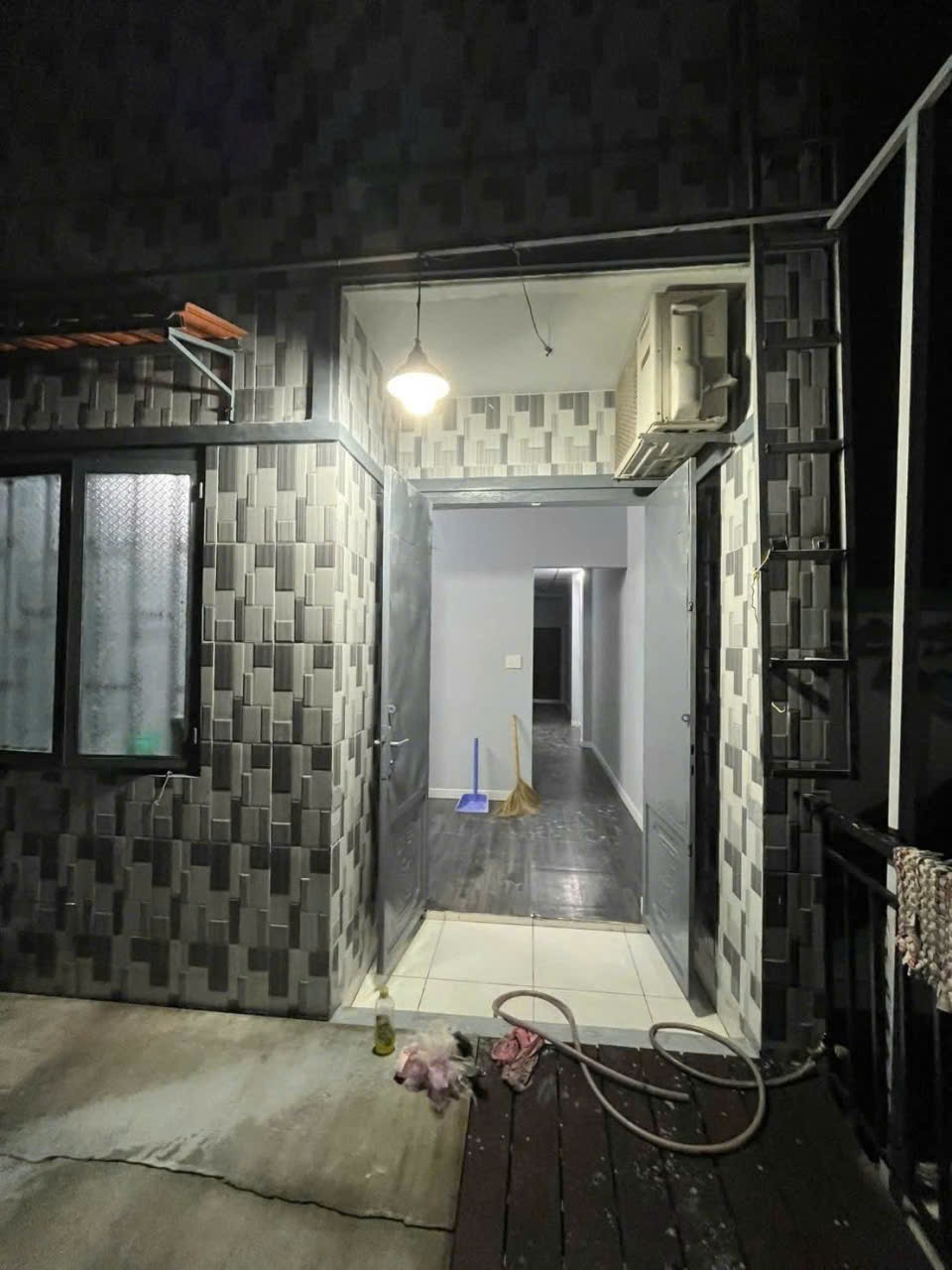 Bán nhà hẻm oto beton xã Phước Lý , Cần Giuộc dt 80m2 , 1 lầu ,4pn, 2wc giá chốt 2 tỷ 6