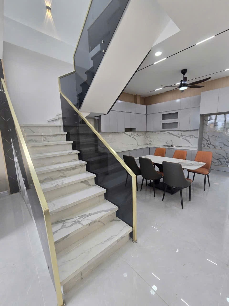 Bán nhà đẹp view sông mới xây , đường oto beton dt 156m2 , 1 lầu ,3pn, 3wc giá 3,3 tỷ 9