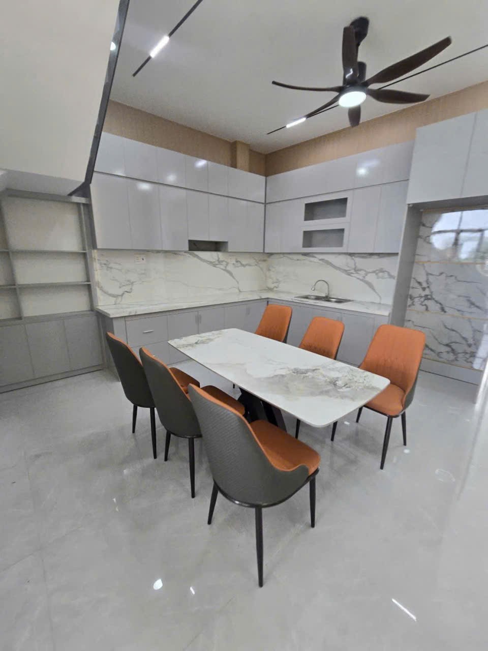 Bán nhà đẹp view sông mới xây , đường oto beton dt 156m2 , 1 lầu ,3pn, 3wc giá 3,3 tỷ 10