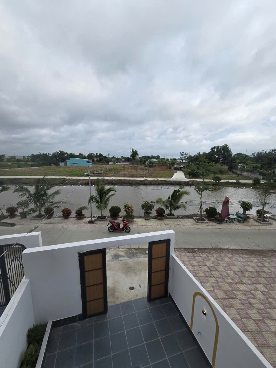 Bán nhà đẹp view sông mới xây , đường oto beton dt 156m2 , 1 lầu ,3pn, 3wc giá 3,3 tỷ 13