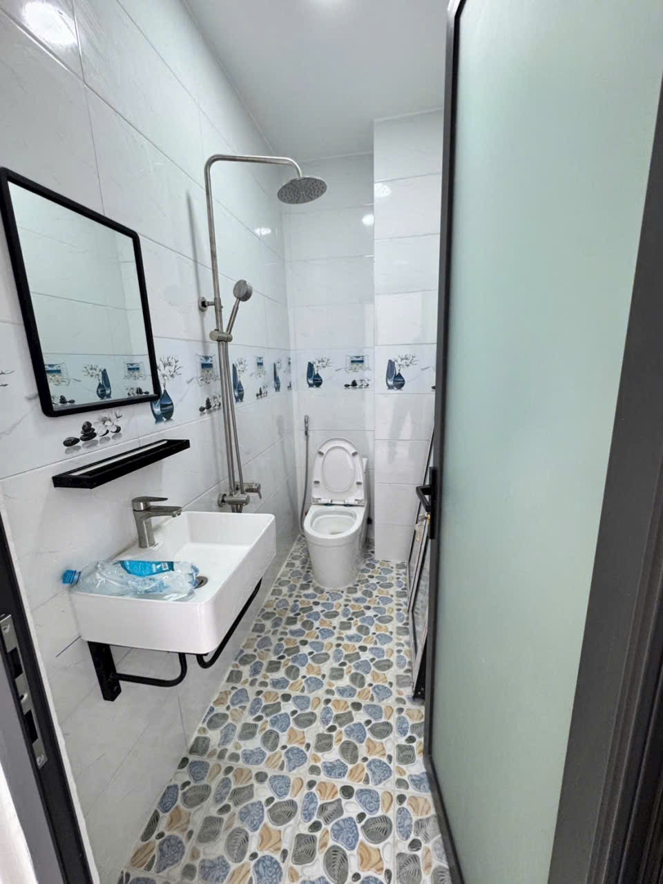 Bán nhà mới xây 2 mt trước sau hẻm đường số 8, Bình Hưng Hòa B dt 48m2 , 2 lầu , 4pn, 3wc giá 4,95 6