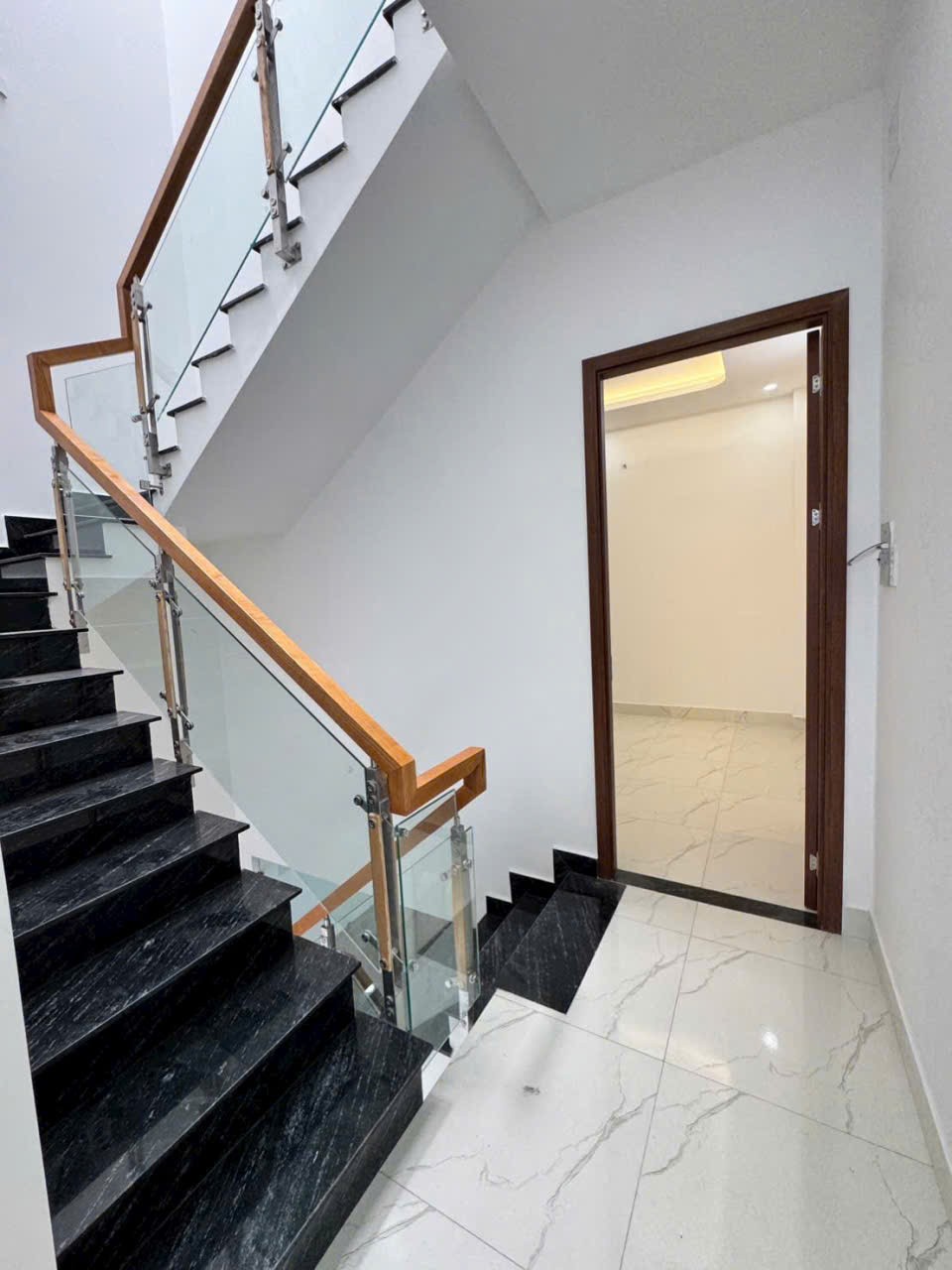 Bán nhà mới xây 2 mt trước sau hẻm đường số 8, Bình Hưng Hòa B dt 48m2 , 2 lầu , 4pn, 3wc giá 4,95 7