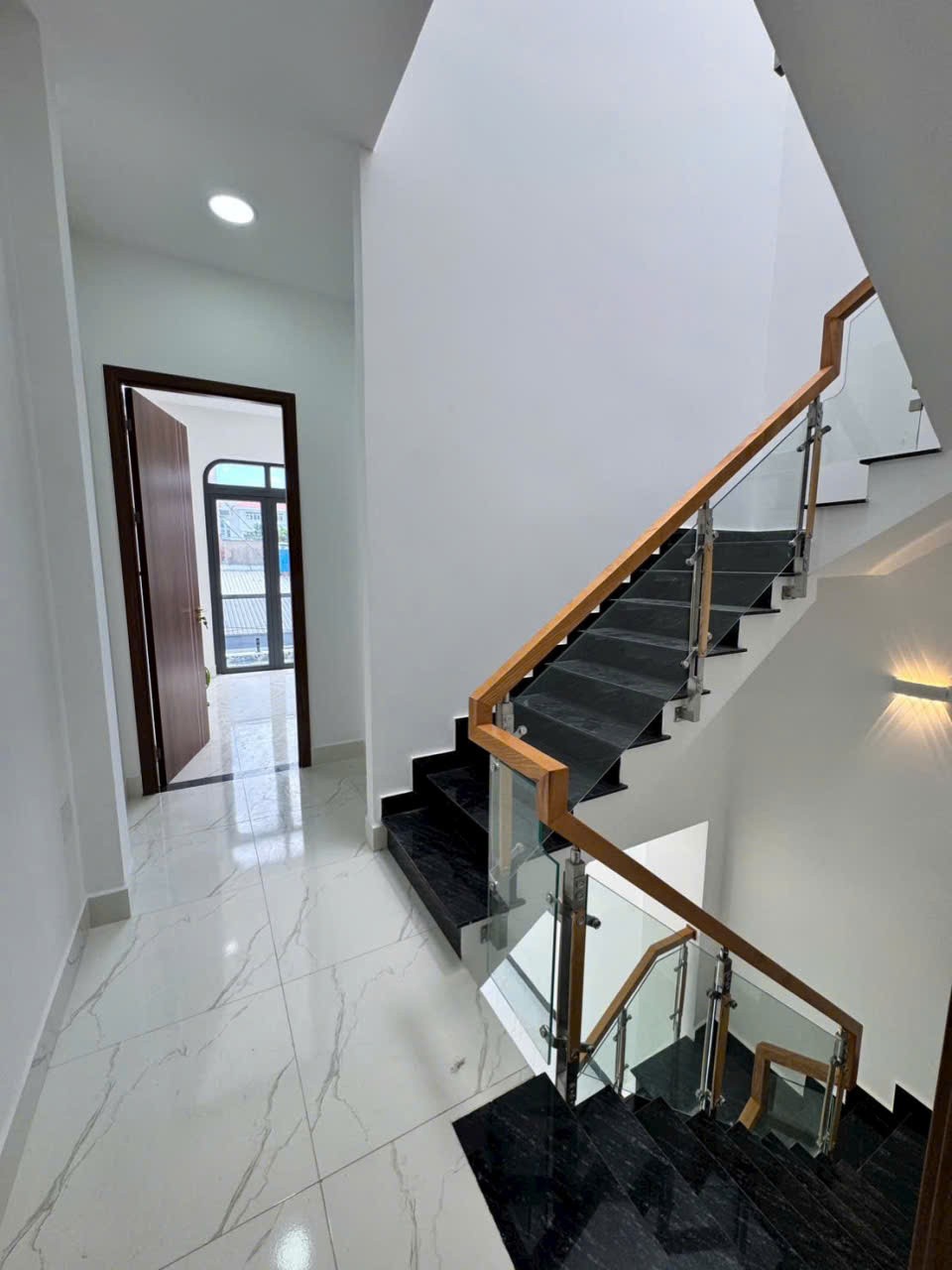 Bán nhà mới xây 2 mt trước sau hẻm đường số 8, Bình Hưng Hòa B dt 48m2 , 2 lầu , 4pn, 3wc giá 4,95 10