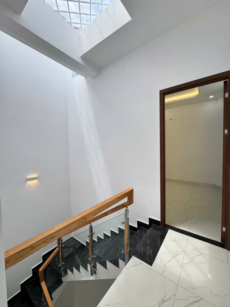 Bán nhà mới xây 2 mt trước sau hẻm đường số 8, Bình Hưng Hòa B dt 48m2 , 2 lầu , 4pn, 3wc giá 4,95 12