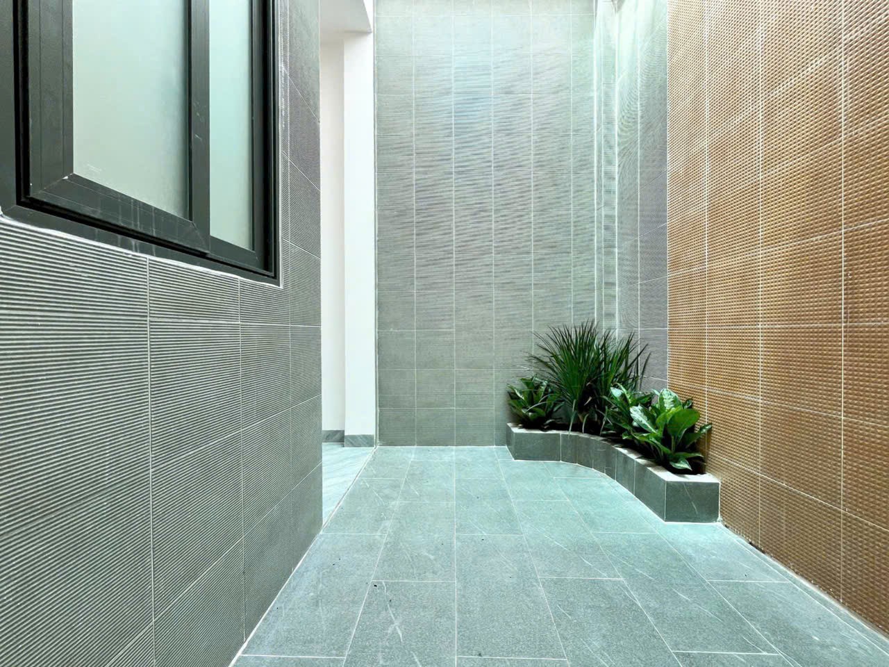 Bán nhà mới xây đường oto beton Đức Hòa Đông , dt 110m2 , 2 lầu , 4pn,4wc giá 2,8 tỷ 11