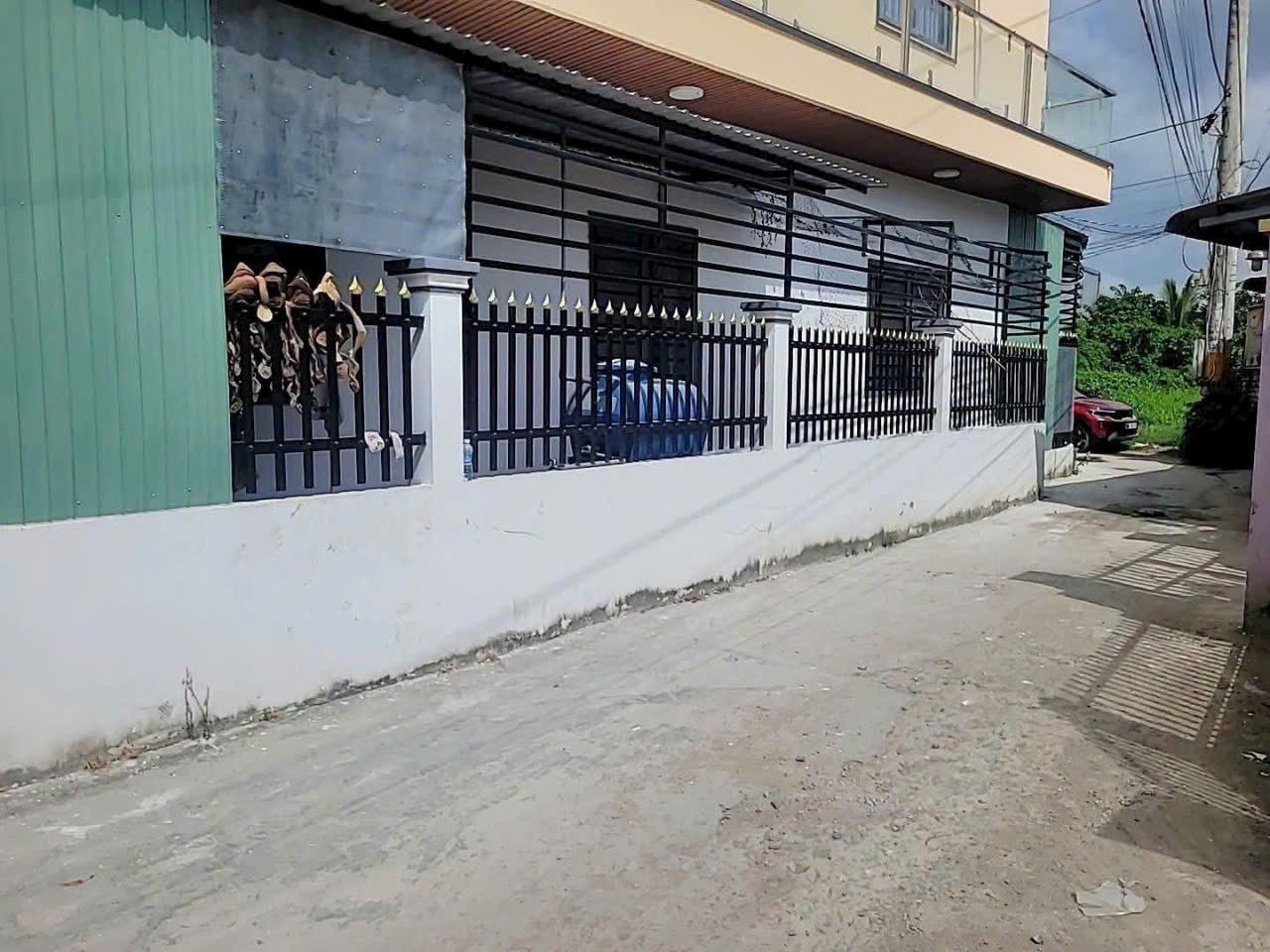 Bán nhà mới xây đường beton oto ấp 3A, Phước Lợi dt 117m2 full thổ , 1 lầu ,3 pn, 2wc giá 2,3 tỷ 2