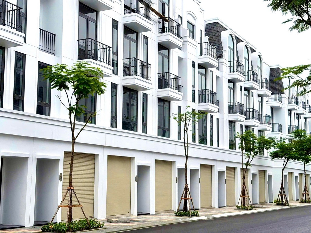 BÁN NHÀ LIỀN KỀ MẶT TIỀN THOÁNG ĐẸP, THIẾT KẾ HIỆN ĐẠI 4.5 TỶ TẠI THỦY NGUYÊN 0566.194.952 3