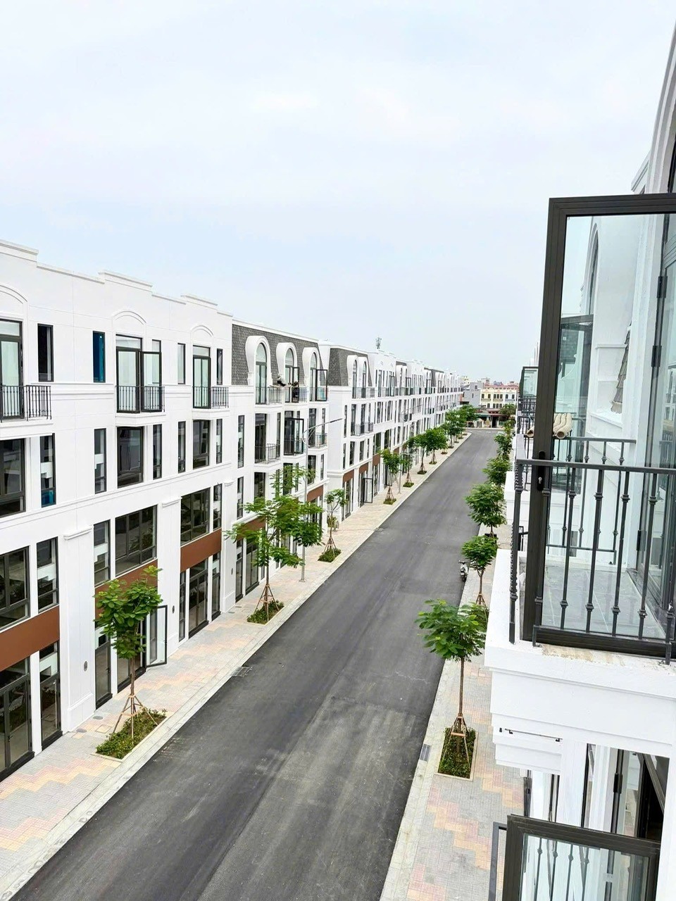 BÁN NHÀ LIỀN KỀ MẶT TIỀN THOÁNG ĐẸP, THIẾT KẾ HIỆN ĐẠI 4.5 TỶ TẠI THỦY NGUYÊN 0566.194.952 2