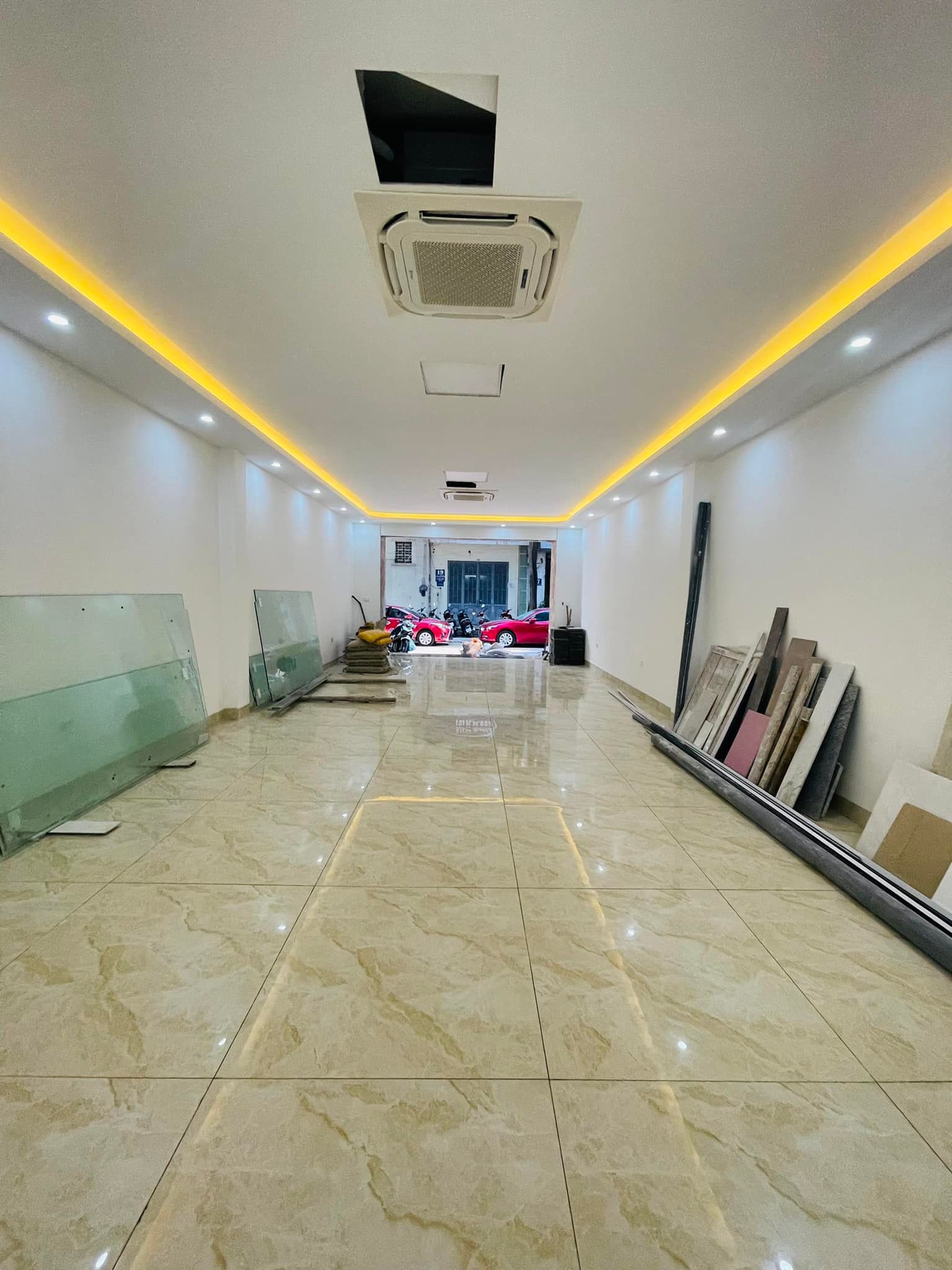 Cần bán Nhà mặt tiền đường Trung Kính, Phường Trung Hòa, Diện tích 96m², Giá 37 Tỷ 4