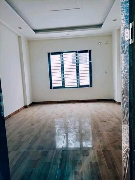 Bán nhà Yên Bệ - Kim Chung , 30m2 xây 5 tầng , lô góc 2 mặt thoáng , ô tô đỗ sát nhà , giá 2.3 tỷ có TL. 3