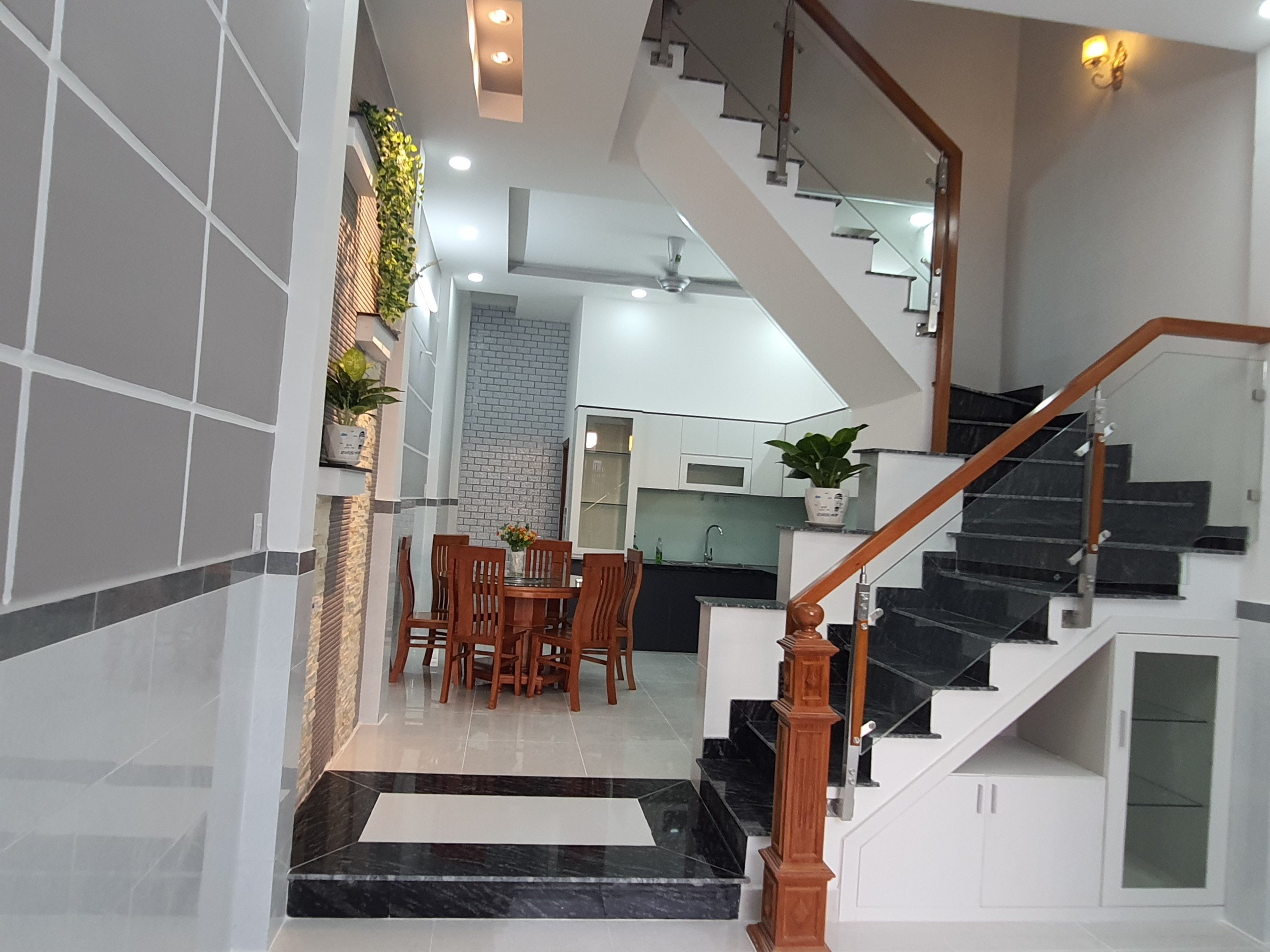 Bán nhà mới hoàn thiện đường số 6 Linh Xuân Thủ Đức ,LH 0909428959. 2