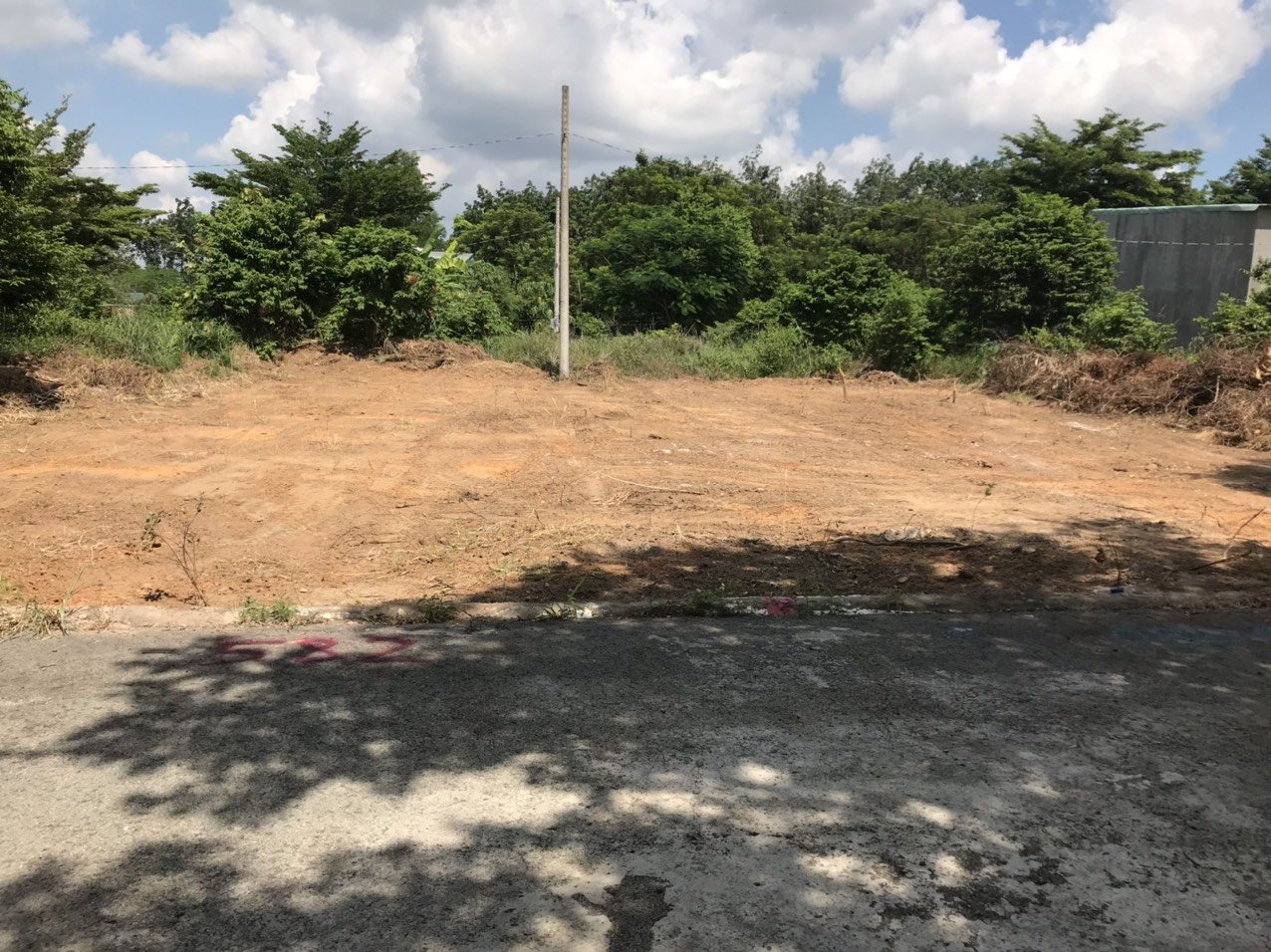 Chính chủ cần bán lô đất mặt tiền 200m2(10x20m) gần cổng KCN Mỹ Phước 3, vị trí đẹp, dân đông, gần chợ tiện kinh doanh.