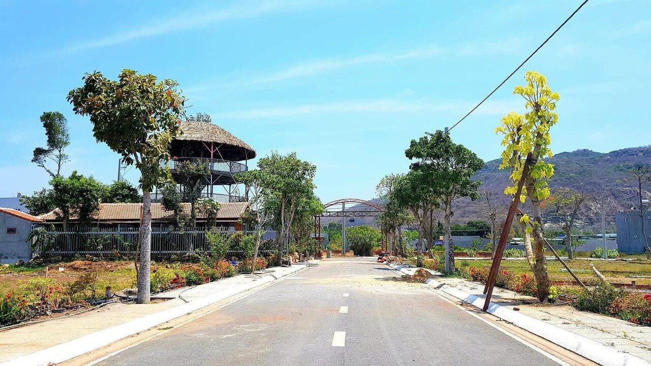 Cần tiền bán gấp lô đất nền khu dân cư  Long Hải ngộp 14 triệu/m2