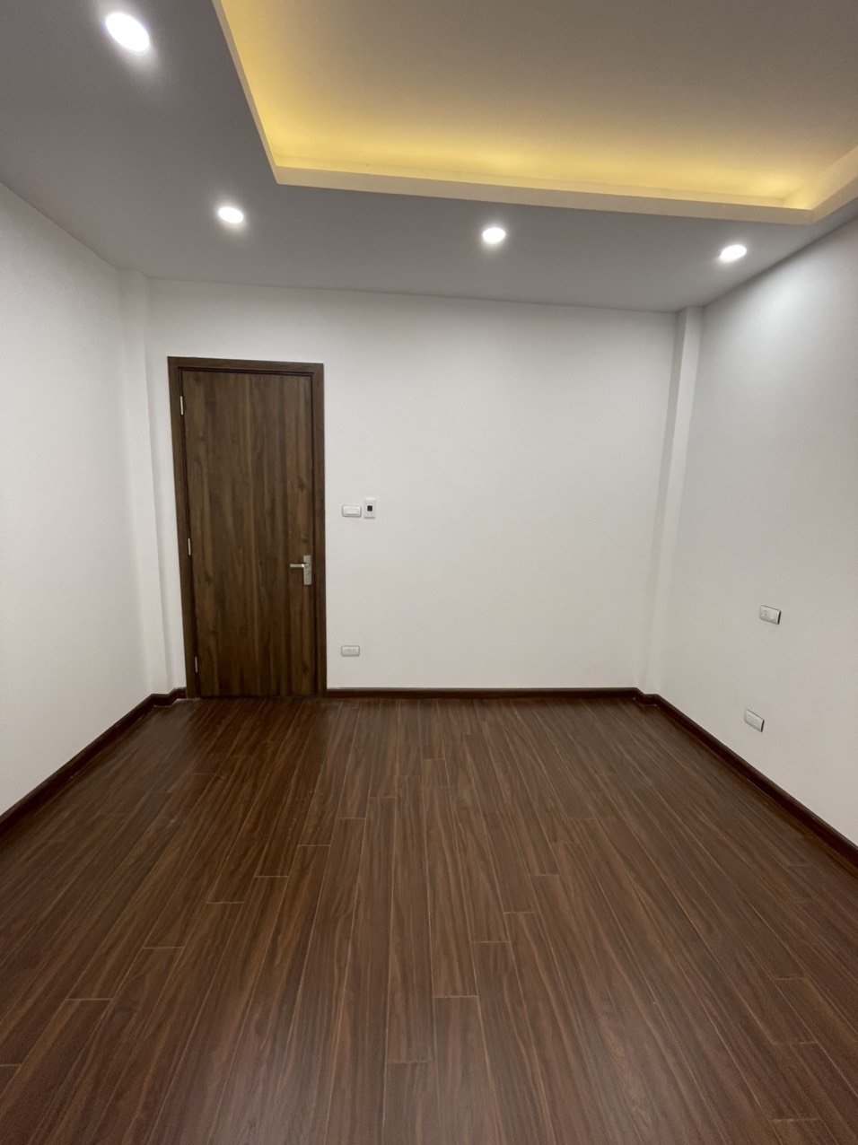 Bán nhà 50m2 x 5 tầng Khu Phố Trạm - Long Biên, gara ô tô , Ngõ Thông. 7