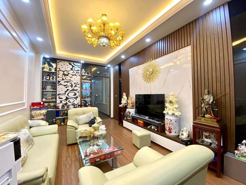 HOT HOT - TRUNG TÂM CẦU GIẤY - CÁCH 1 NHÀ RA PHỐ - VỊ TRÍ ĐẸP - GIÁ CHỈ HƠN 4 TỶ 2