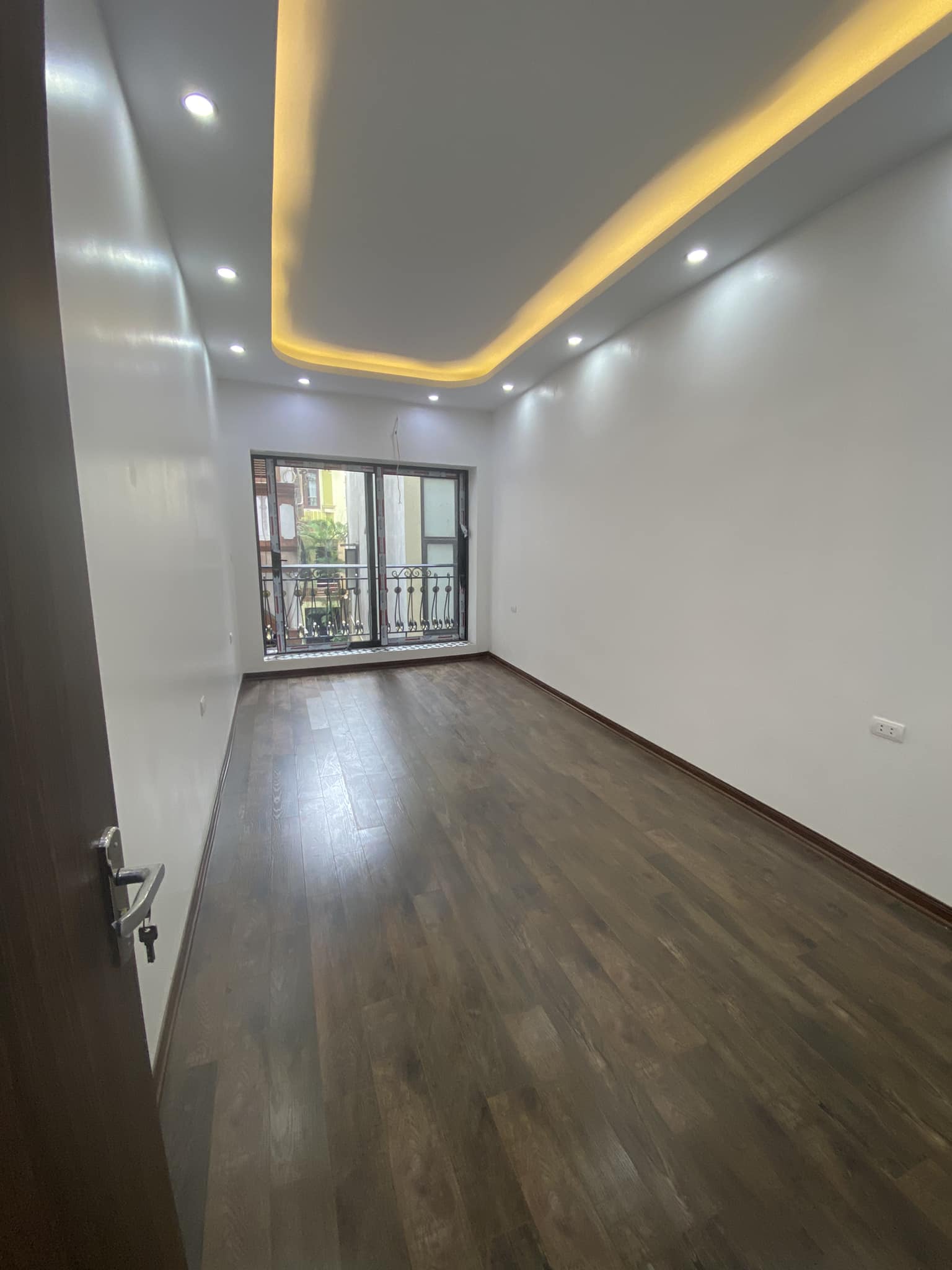 BÁN NHÀ PHỐ ĐẠI LA, 42M2 - 6 TẦNG - 3 NGỦ, NHÀ MỚI, MẶT NGÕ NÔNG, KINH DOANH, NHỈNH 4 TỶ 2