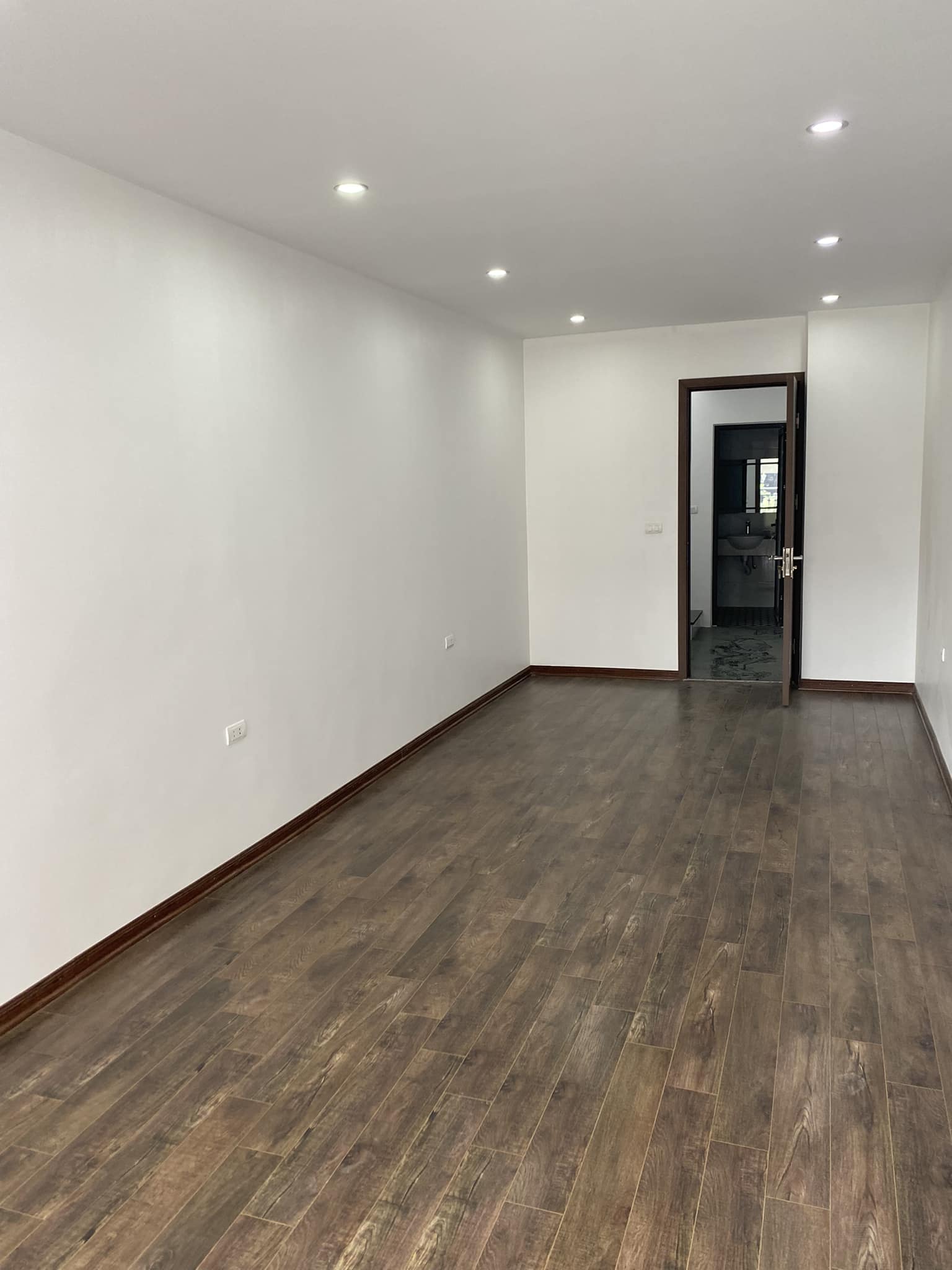 BÁN NHÀ PHỐ ĐẠI LA, 42M2 - 6 TẦNG - 3 NGỦ, NHÀ MỚI, MẶT NGÕ NÔNG, KINH DOANH, NHỈNH 4 TỶ 3