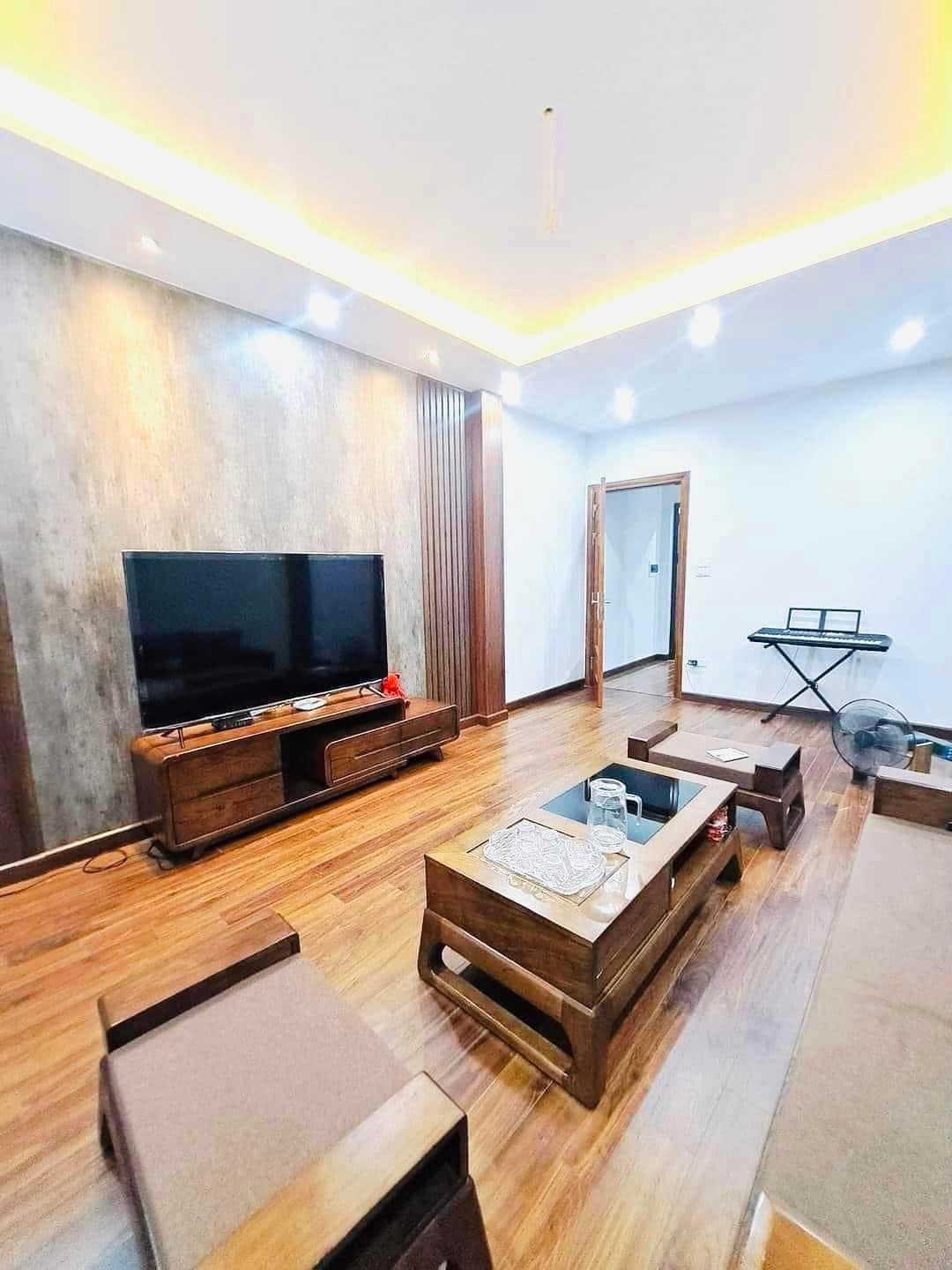 Bán nhà Hoàng Văn Thái phân lô ô tô đỗ, 10m ra phố, ngõ nông thẳng DT 35m2*5T, chỉ 6.5 tỷ. 4