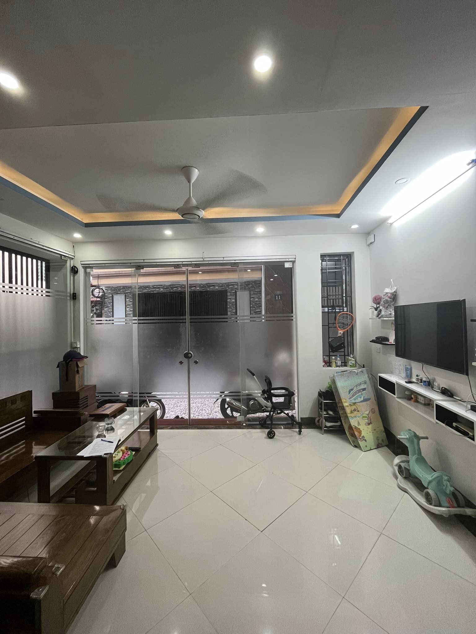 Nhà mặt ngõ Bạch mai 42.6m2*5 tầng giá 5.8 Tỷ 2