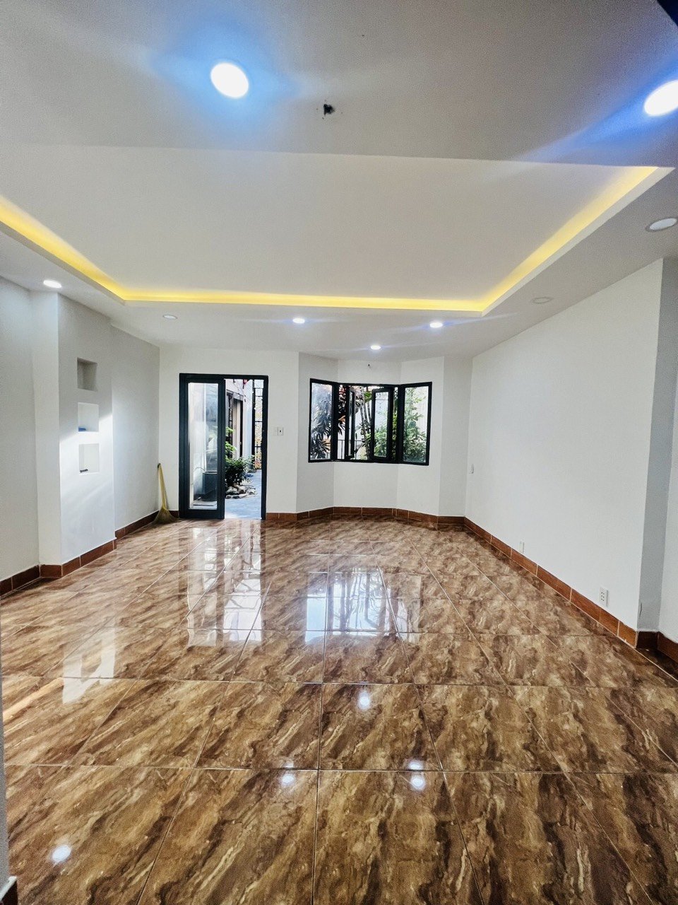 Sân Bay - VILLA CỔ -DT khủng 150M2 - Giá chỉ 24,5 tỷ 2