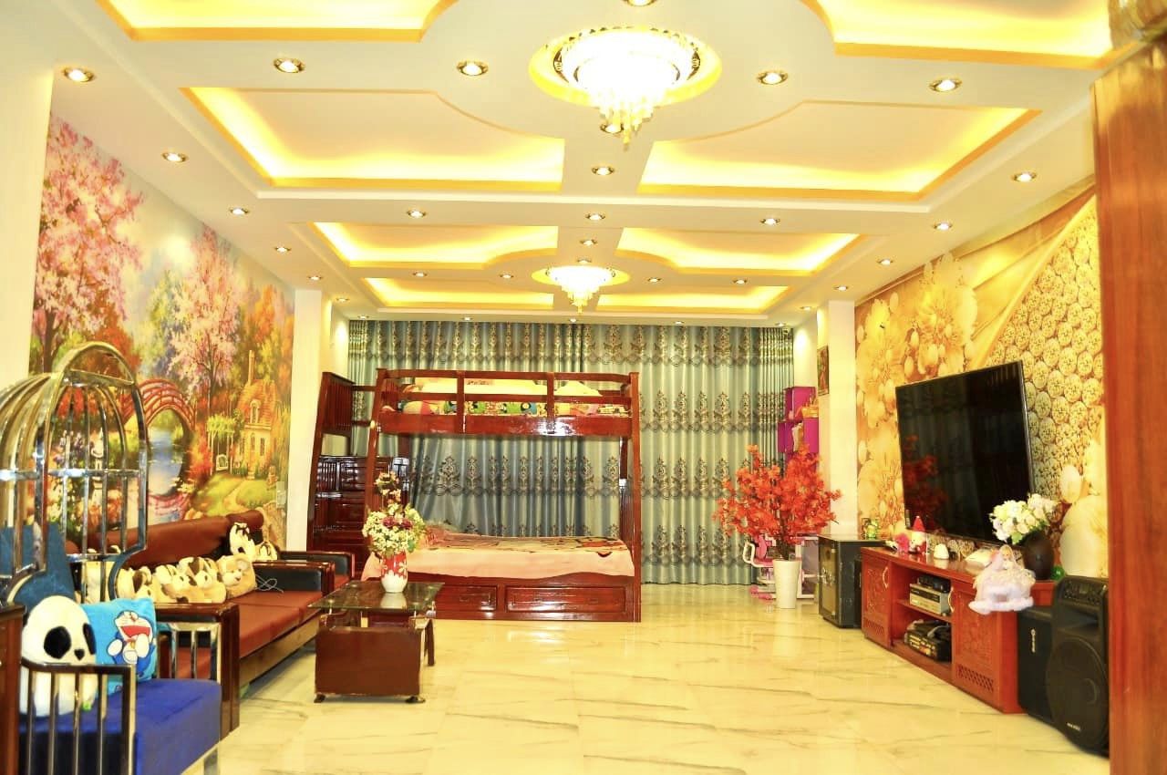 Mặt tiền kinh doanh Nguyễn Văn Cừ, quận 1, 7 tầng, ngang 5m, giá 31 tỉ nhỉnh 2