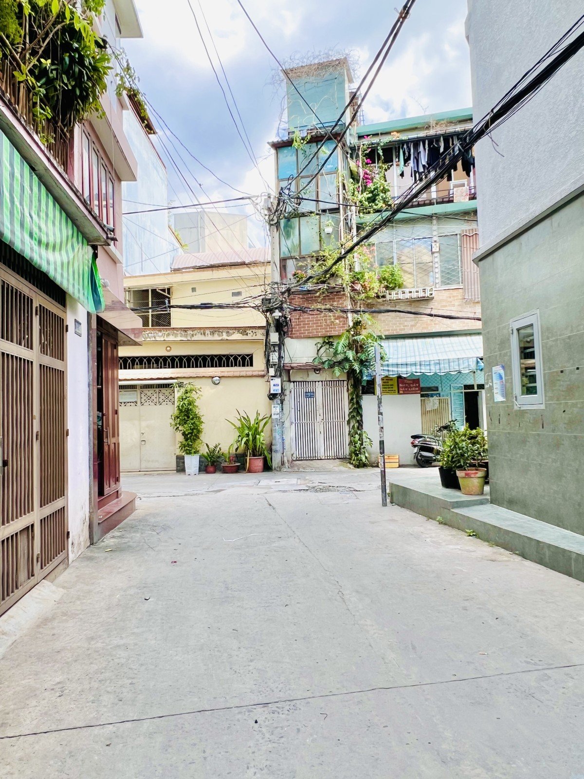 Bán nhà Hồ Biểu Chánh Phú Nhuận,Hxh, 50m2 ngang5m,3 Tầng 4PN Giá 9,4Tỷ 2