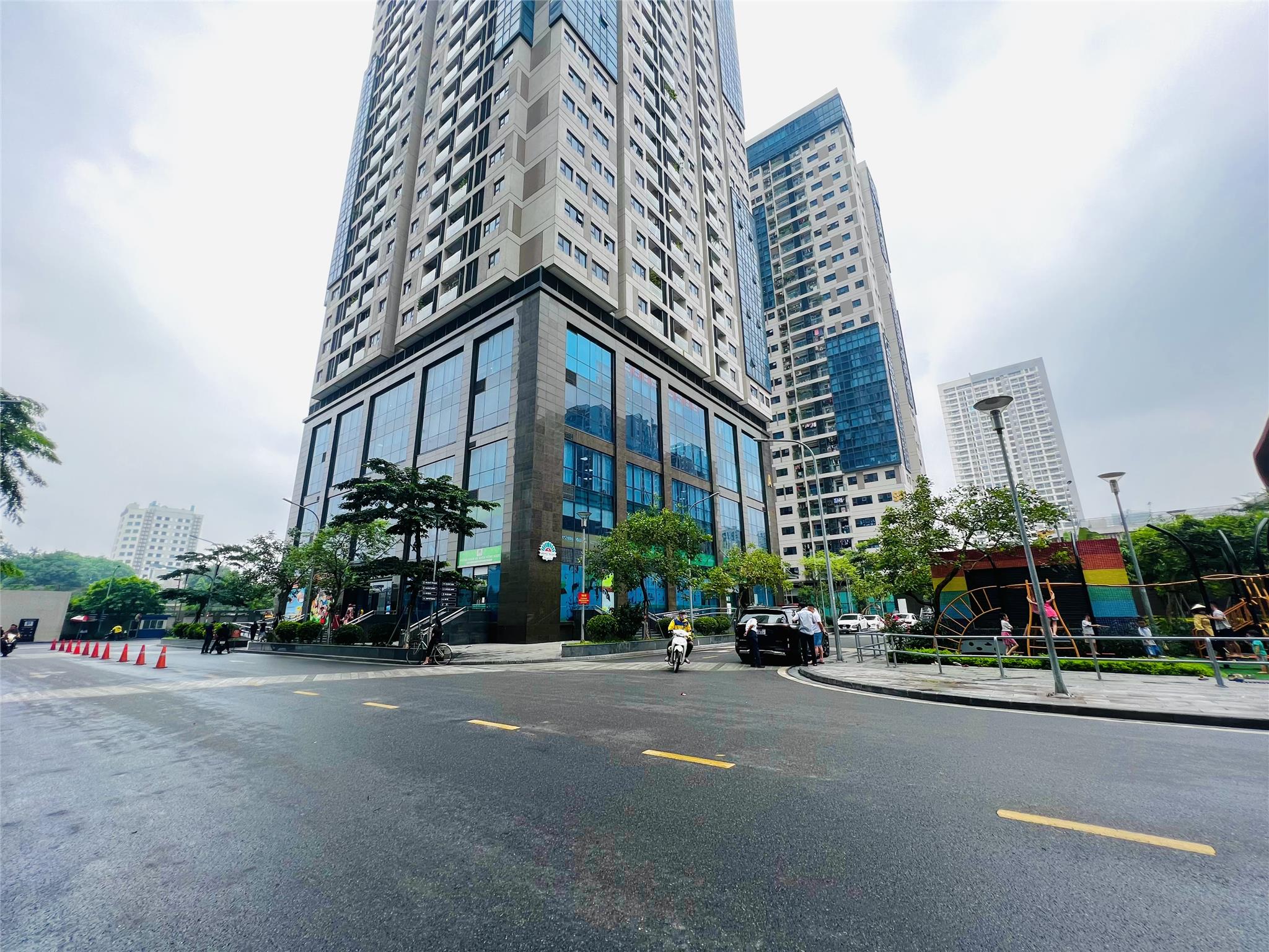 Bán gấp lô góc 350m2 sàn thương mại tầng 1 - Sở hữu lâu dài đỉnh nhất quận Thanh Xuân tiền thuê 1,35 tỷ năm 3