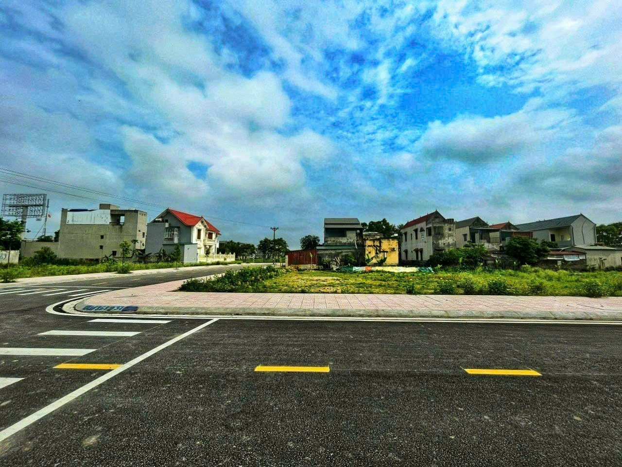 Cần bán lô đất 2 mặt đường thị  trấn Tân Phong - Quảng Xương - Thanh Hóa 1