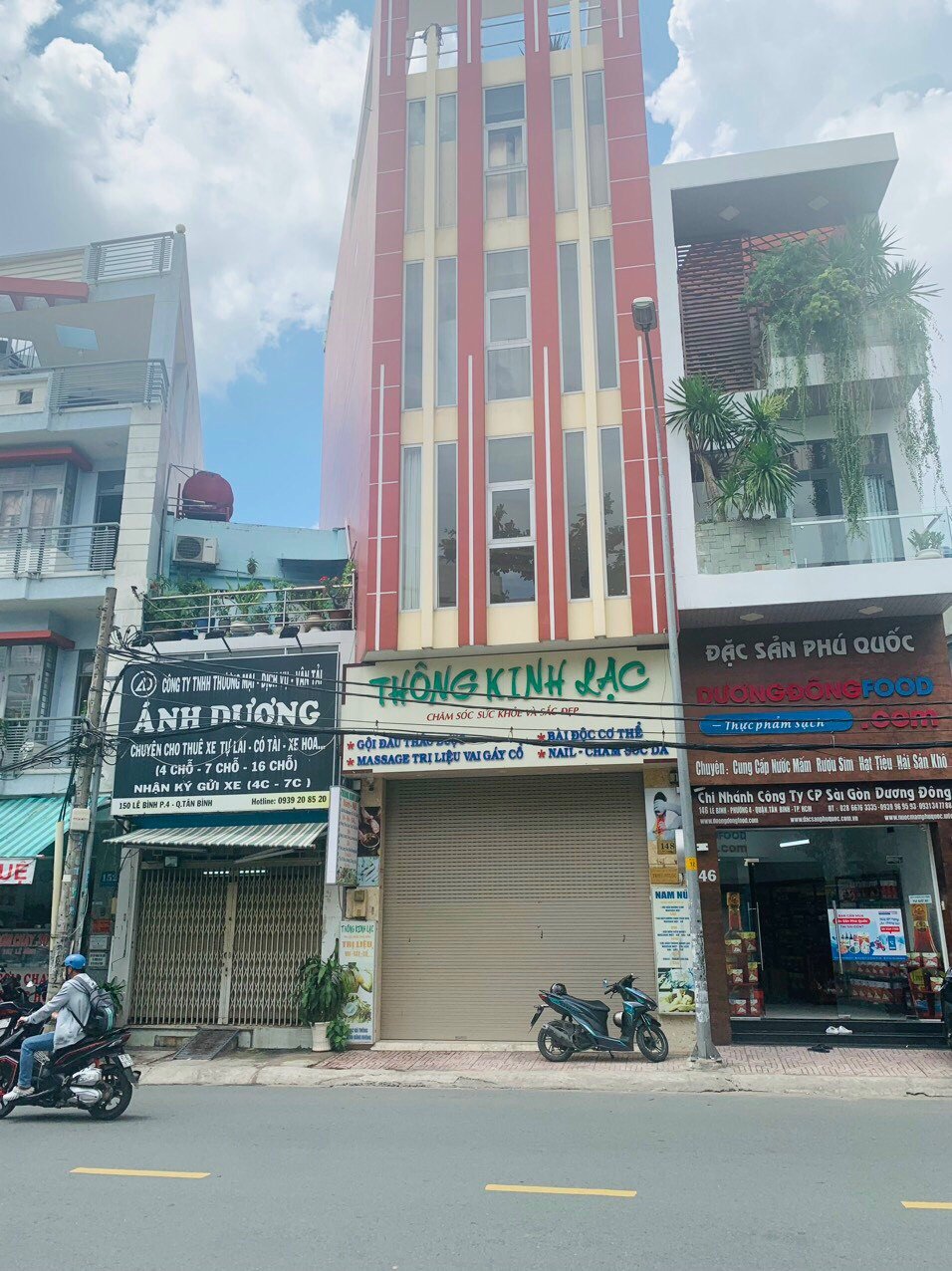 Nhà tốt ngay Trung Tâm thời trang,  mặt tiền Nguyễn Trãi Quận 1.