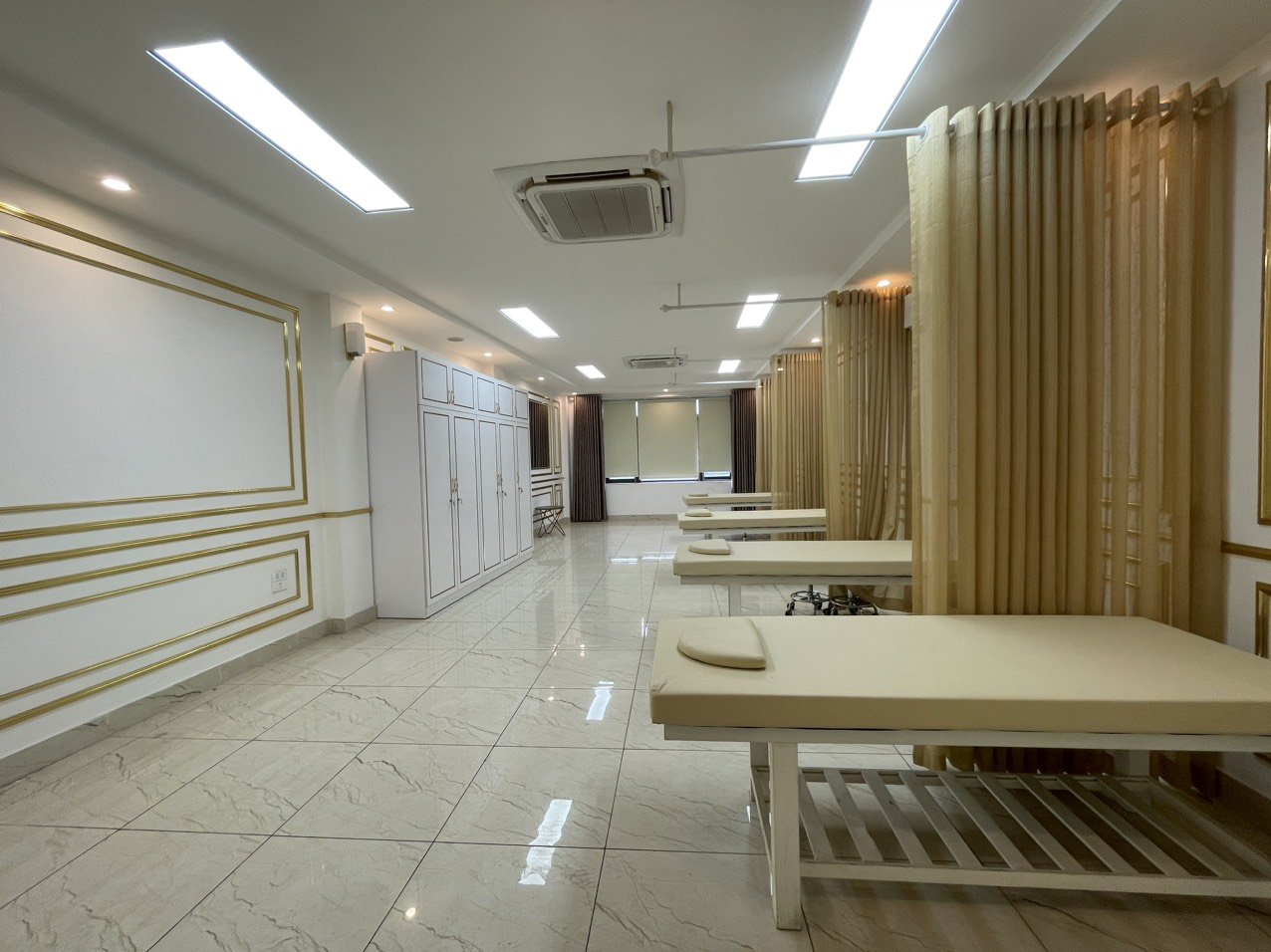 Cho thuê nhà mặt phố Nguyễn Khang 110m 8 tầng thang máy làm thẩm mỹ, spa, văn phòng 1