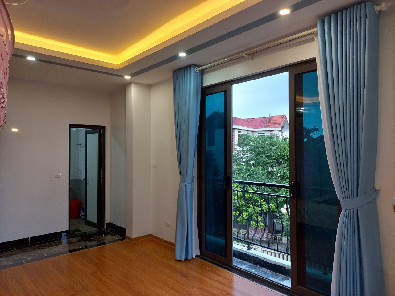 BÁN NHÀ 5 TẦNG 55M2 MT 4M,Ô TÔ ĐỖ CỬA VIEW HỒ ĐIỀU HÒA HƠN 3 TỶ 3