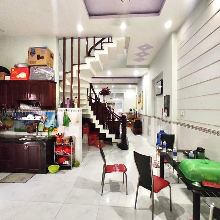 Nhà bán 125m2 mặt tiền đường Nguyễn Cửu Phú Bình Tân Giá 9.5 tỷ.